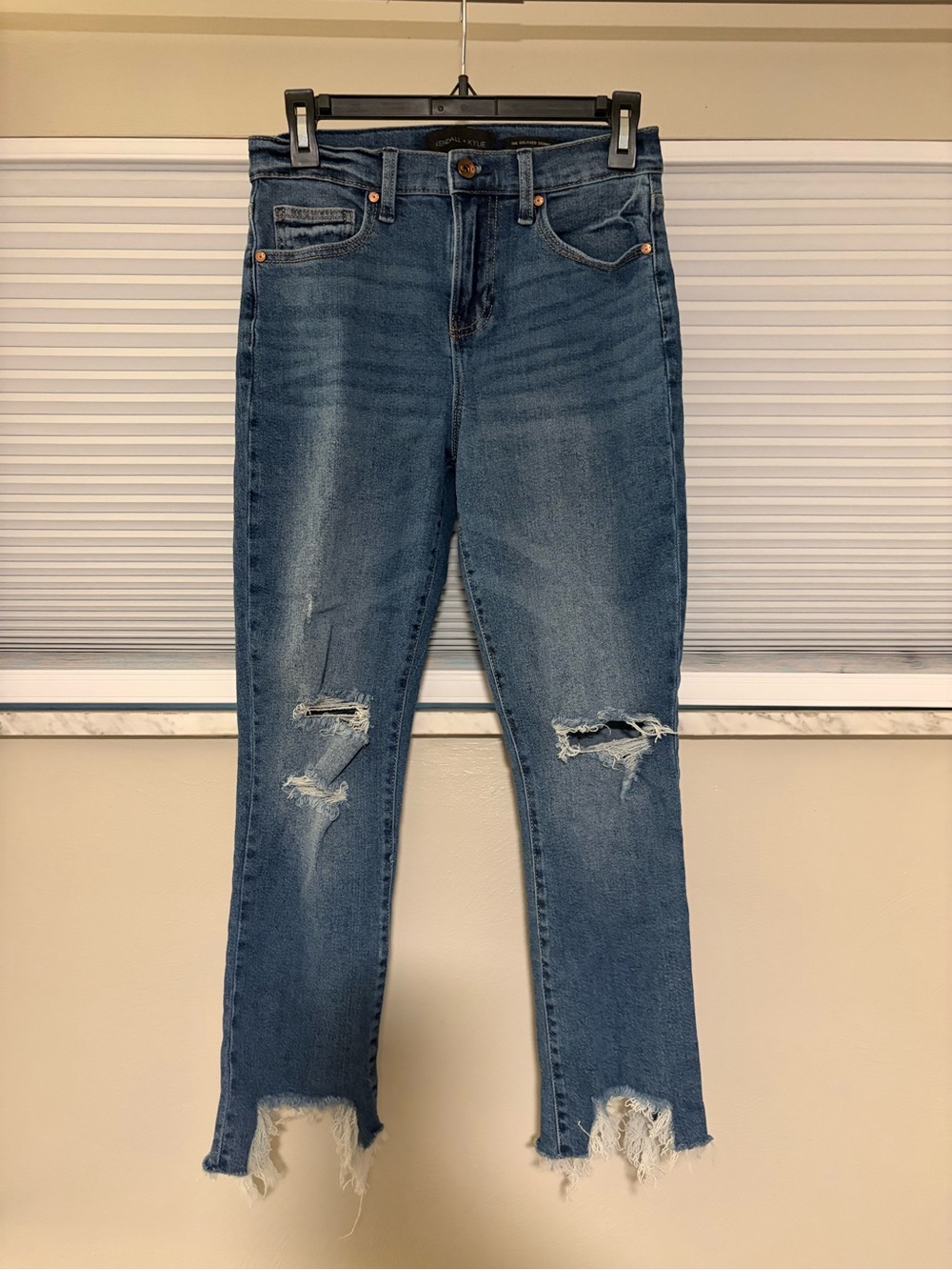 Kendall & Kylie Distressed Ankle Crop Jeans in Medium Blue Size 3/26